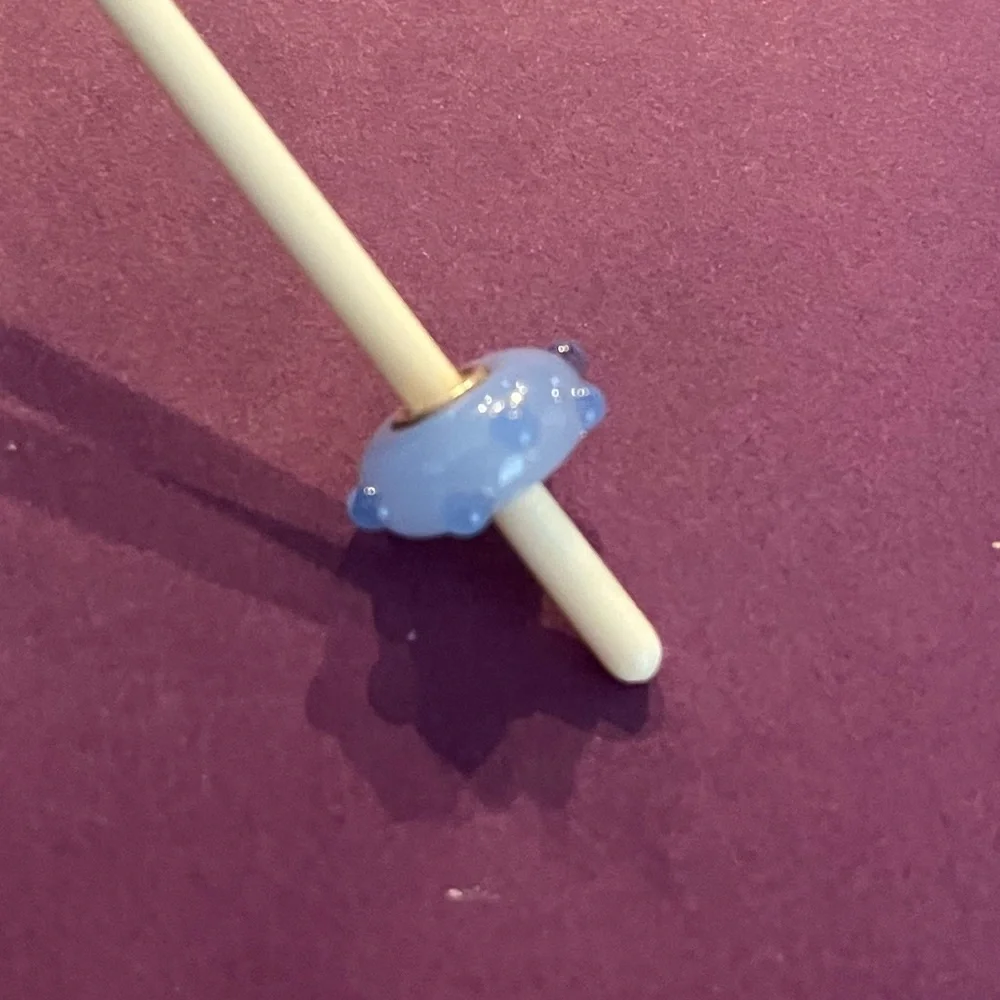 Trollbeads Pale Blue Bud glass bead. - Picture 4 of 7